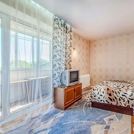 On Kalinina 7 *
